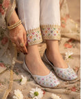 Vibrant White Khussa